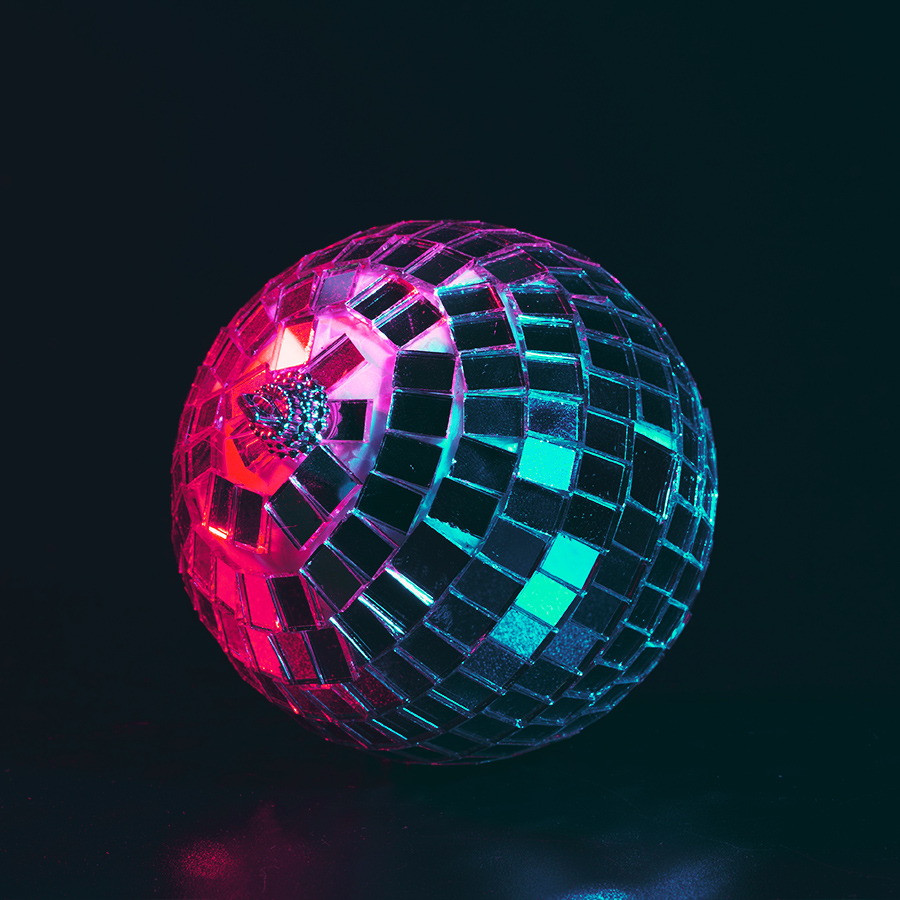 big-disco-ball-close-up-on-dark-background-QWZZASAg.jpg